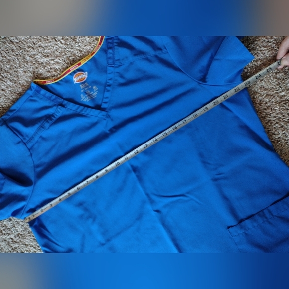 Dickies Women's Blue V-Neck Scrub Top - Picture 7 of 10